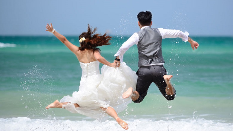 6 ways to save on a destination wedding
