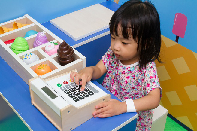 Teaching basic money concepts to children (Chinese only)